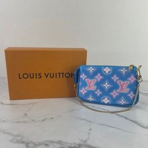 LOUIS VUITTON MINI POCHETTE ACCESSOIRES BABY BLUE NEON MONOGRAM VERNIS PATENT